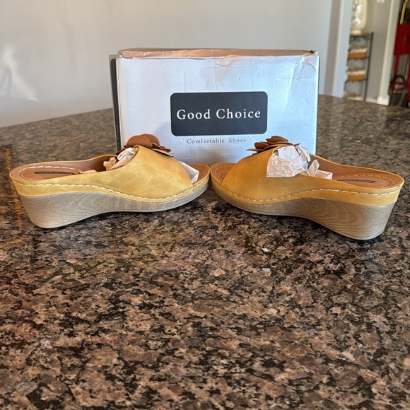 Good Choice Tokyo wedge flower sandal NIB 7.5 - Picture 3 of 10